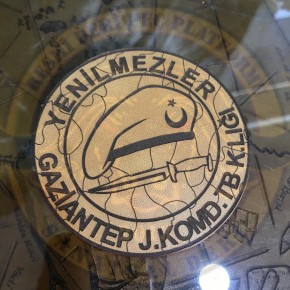 YENİLMEZLER GAZİANTEP JANDARMA KOMANDO TABURU BİRLİK ARMASI