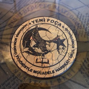 YENİ FOÇA TERÖRİSTLE MÜCEDELE EĞİTİM ALAYI BİRLİK ARMASI